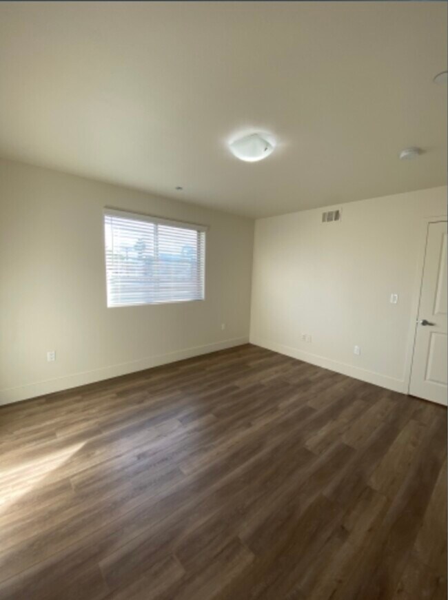Building Photo - 11312 Huston St