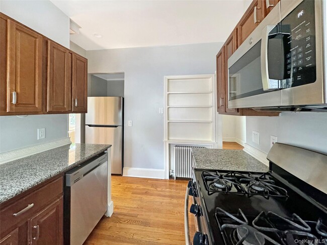 Building Photo - 844 McKinley St
