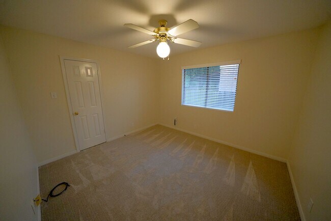 Building Photo - Beautiful Home in the desirable Shavano Ga...