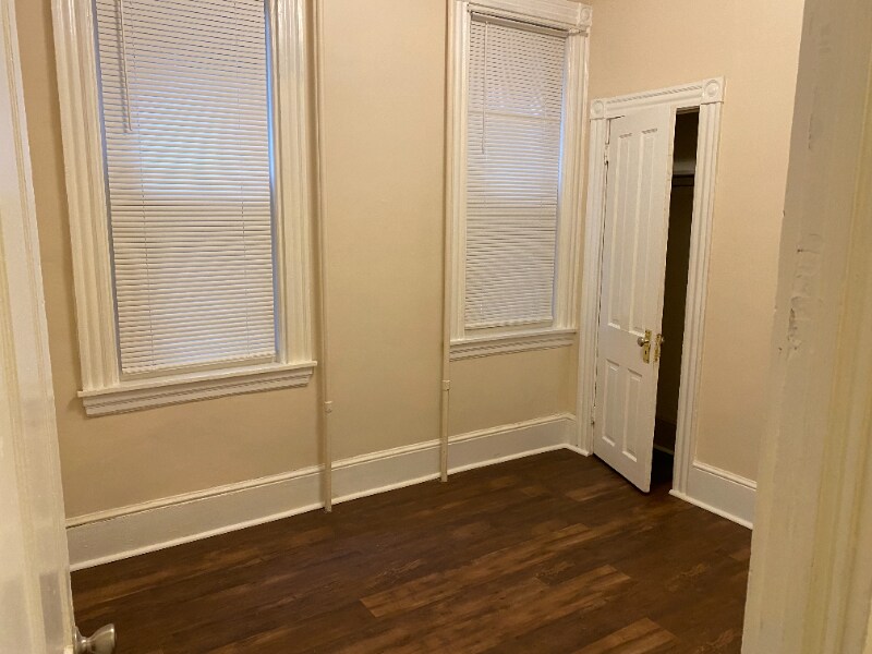 Building Photo - 428 W King St