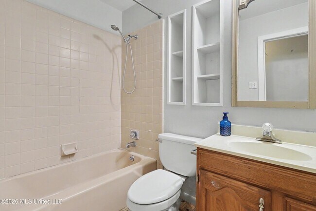 Building Photo - 4625 Hilltop Dr