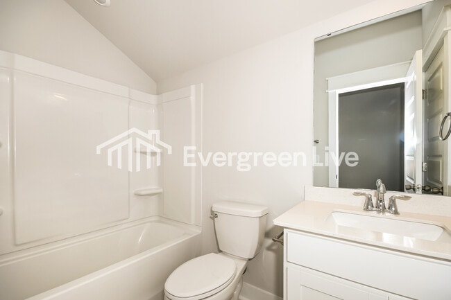 Building Photo - 132 Bloomsbury St