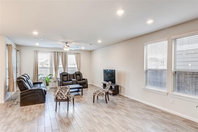 Building Photo - 332 Zuma Dr