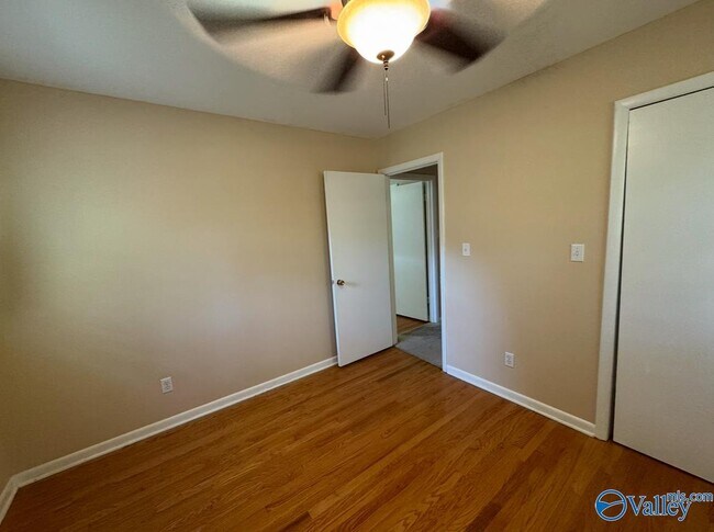 Building Photo - 10011 Strong Dr SE