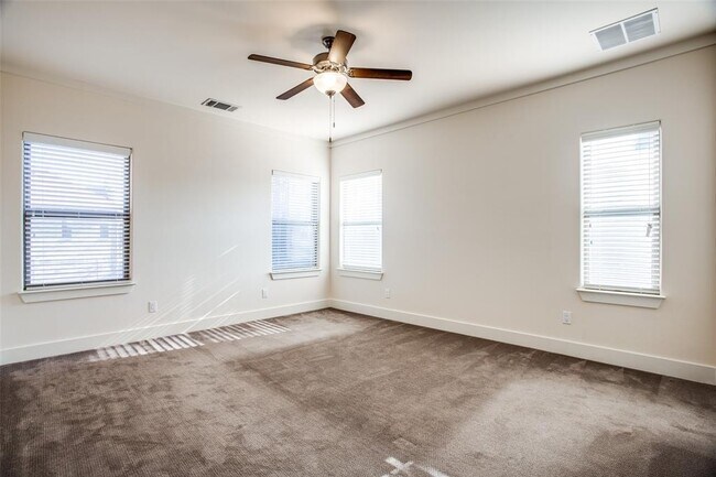 Building Photo - 4323 Dickason Ave