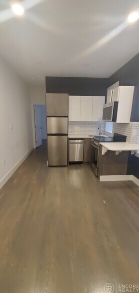 Primary Photo - 2 Phillips St