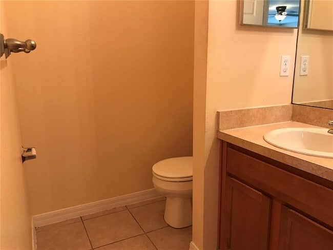 Building Photo - 912 Windrose Dr