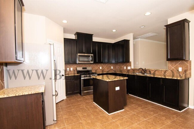 Building Photo - 9134 St Laurent Ln