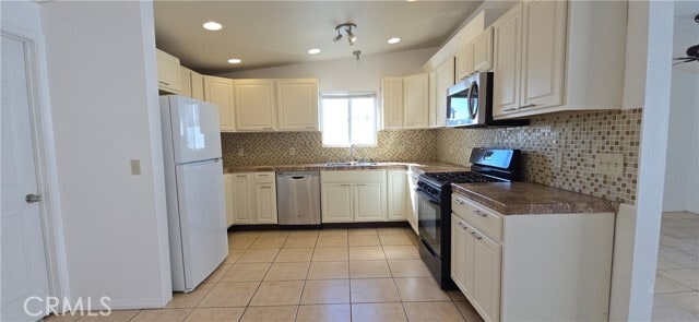 Building Photo - 12798 Catalpa Ave