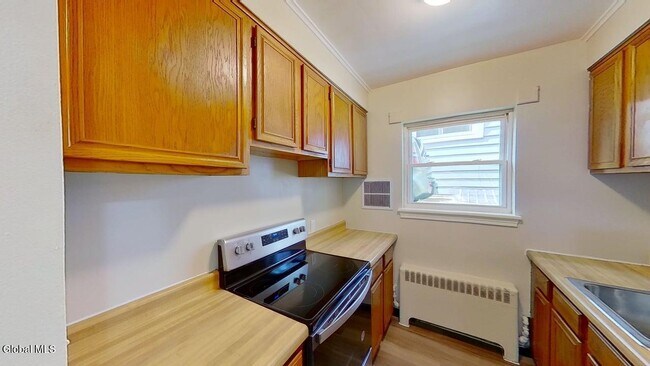 Building Photo - 31 Parkwood St