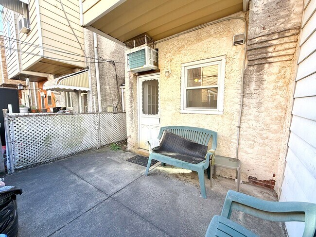 Building Photo - 2635 S Bouvier St