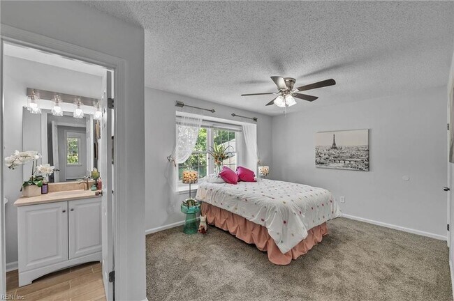 Building Photo - 10 Warwick Cir