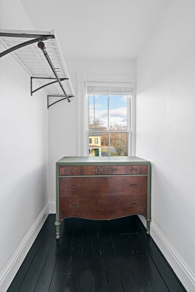 Building Photo - 4413 Albany Post Rd