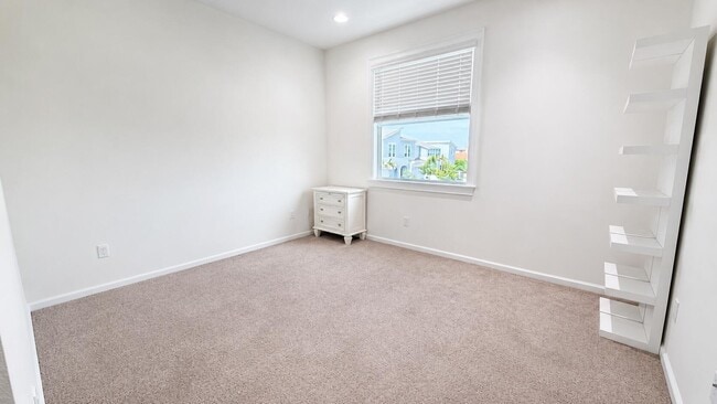 Building Photo - 16454 Helix Ct