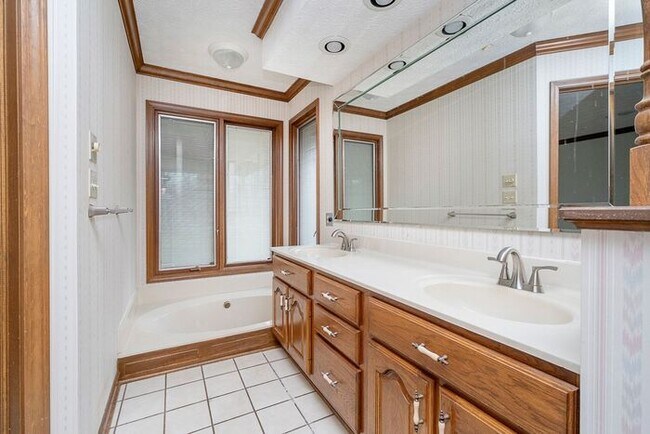 Building Photo - Beautiful Wooded Lot