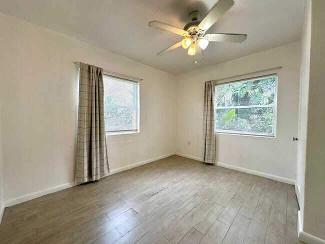 Building Photo - 1147 15th Ave N