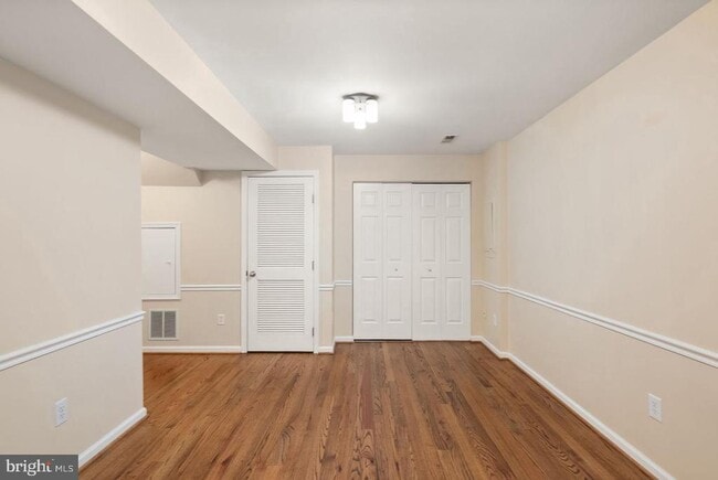 Building Photo - 917 Rolfe Pl