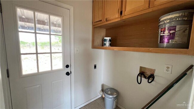 Building Photo - 17 N Seminary Rd