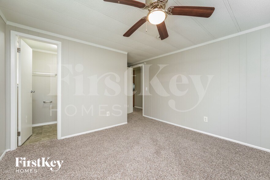 Building Photo - 1038 Adrian Cir SW