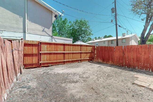 Building Photo - Cozy 3 Bedroom 1.5 Bathroom In NW Albuquerque!