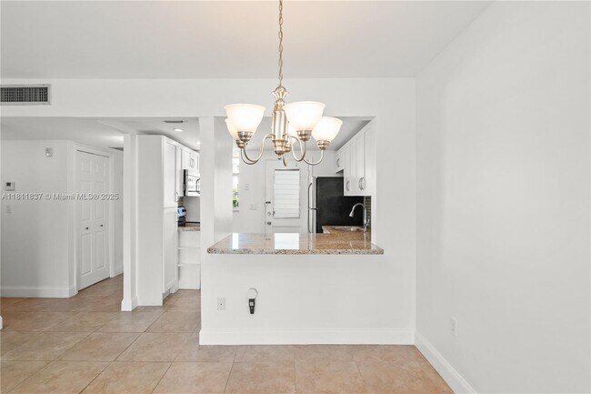 Building Photo - 2999 Point E Dr