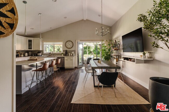 Building Photo - 5940 Matilija Ave