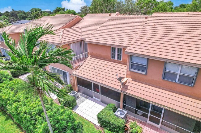 Building Photo - 10112 Royal Palm Blvd