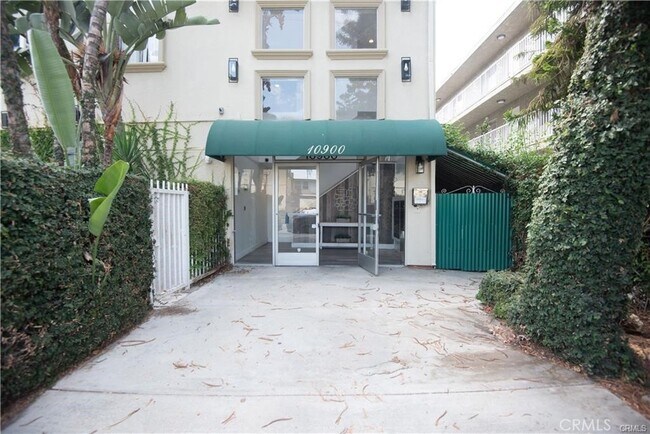 Building Photo - 10900 Blix St