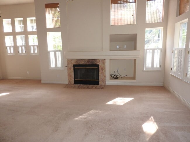 Building Photo - Beautiful Granite Bay Home in Gated Community