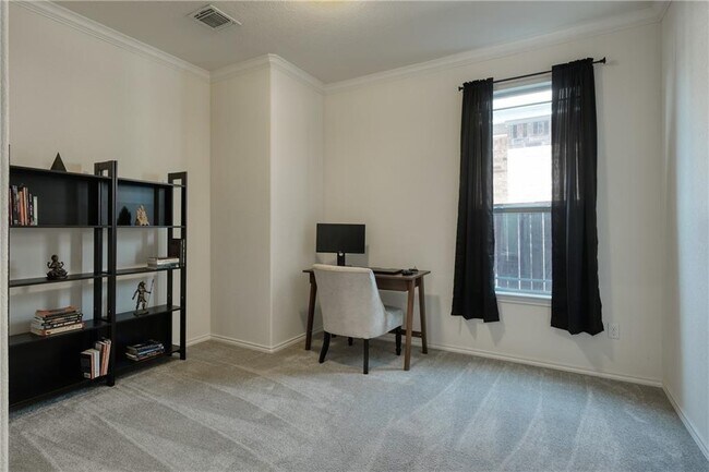 Building Photo - 521 Bradford Ln