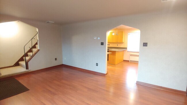 Building Photo - *Beautiful 2BD/2BA Single-Family Home Available in Brentwood*