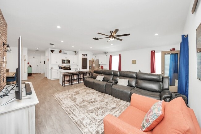 Building Photo - 403 Blanco Ln