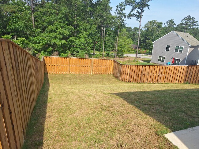 Building Photo - Lovely Four Bedroom Home  Approximately 5 Minutes Away from Gate Ft Jackson and 30 Minutes from S...