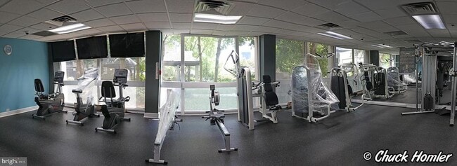 Building Photo - 2001 Hamilton St