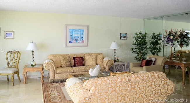 Building Photo - 6061 Collins Ave