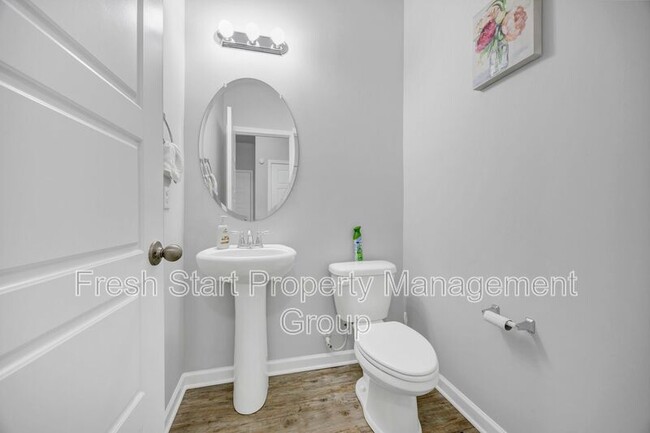 Building Photo - 300 Barony Pl Dr