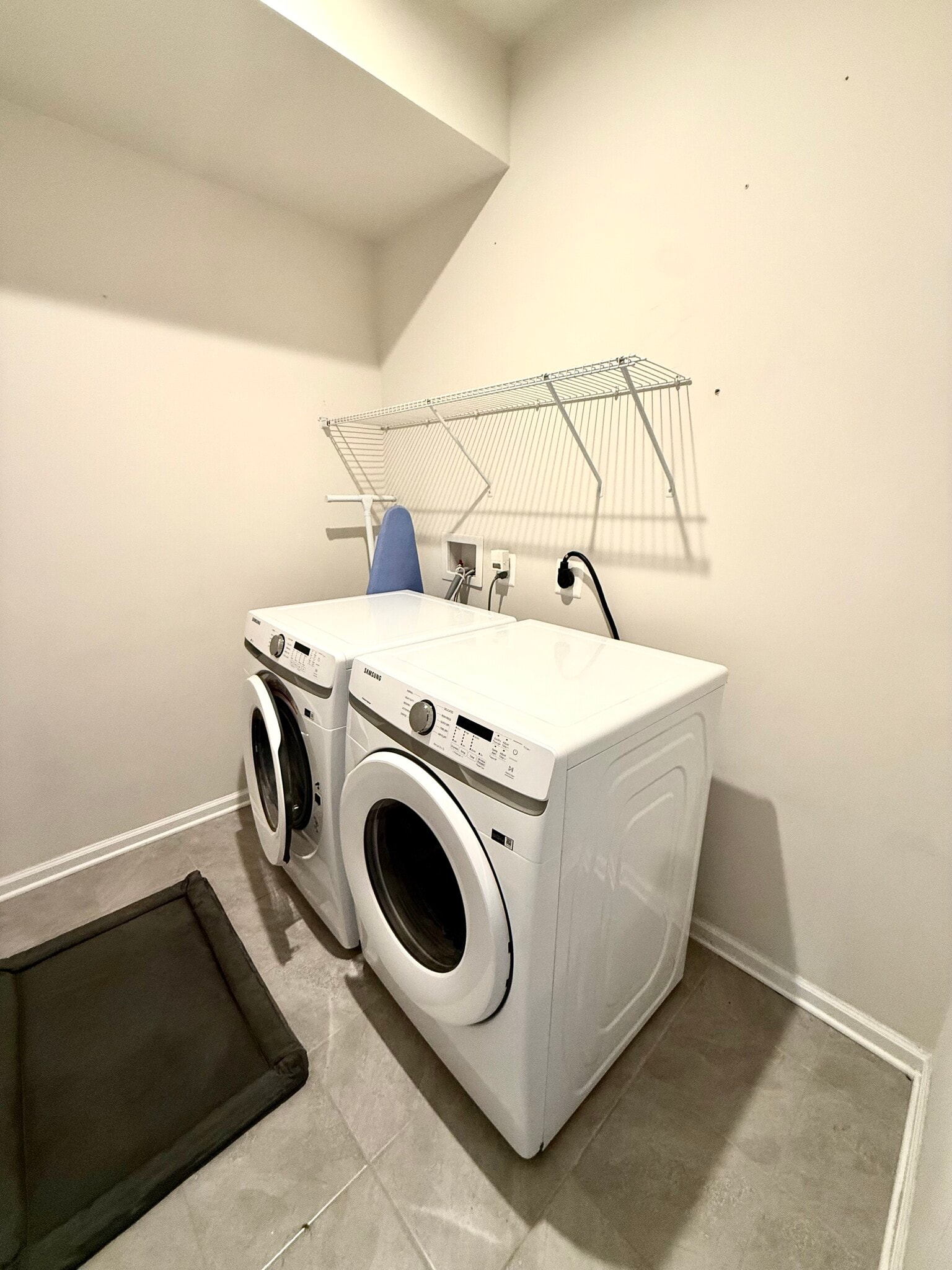 Laundry room - 5907 Duvel St
