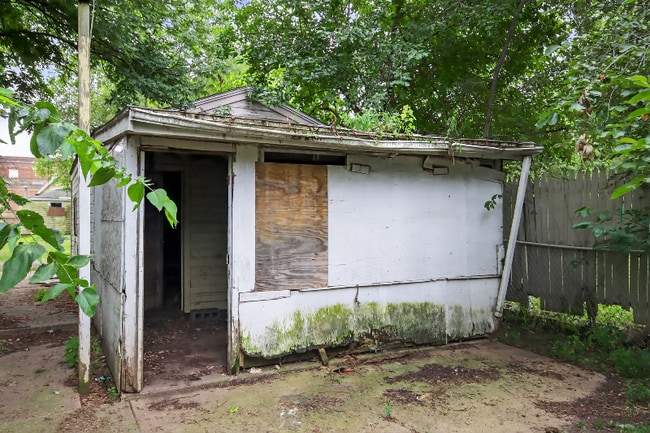 Building Photo - 2210 W Wiswall St