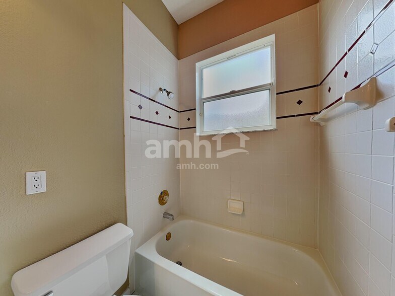 Building Photo - 1591 Crawford Dr