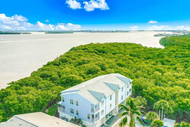 Building Photo - 3601 E Bay Dr