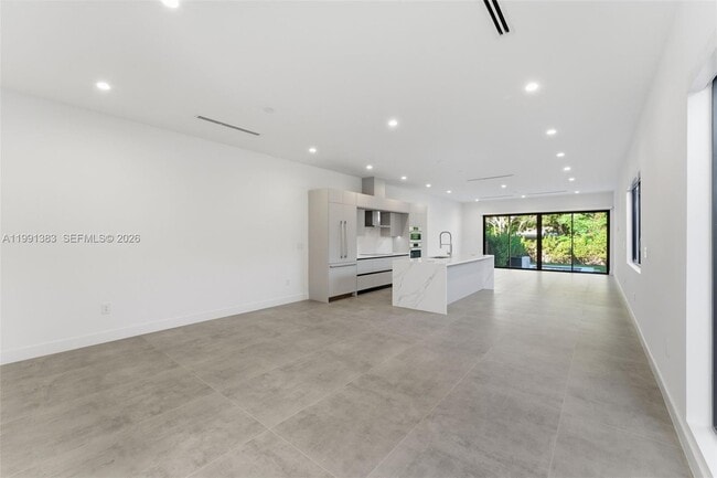 Building Photo - 2840 SW 32nd Ct