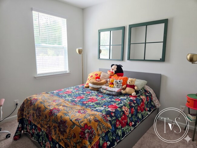 Building Photo - RATE DROP ALERT (was $3300/month)!