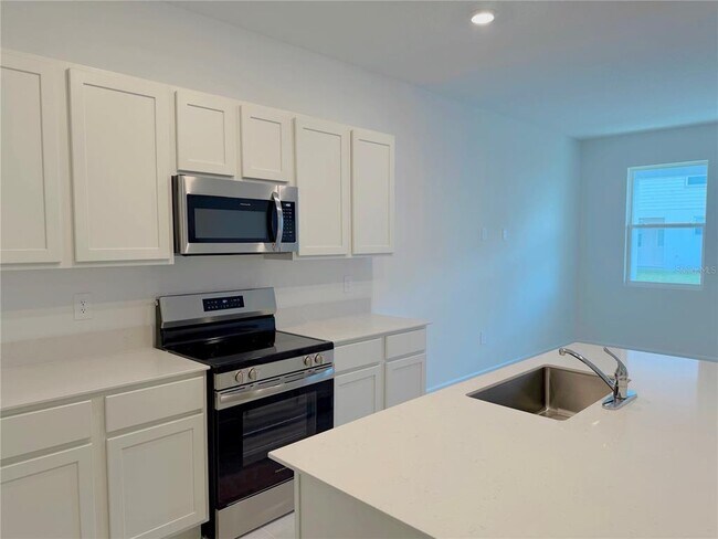 Building Photo - 618 Poppy Ln