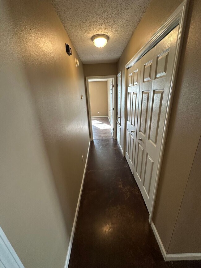 Building Photo - 2008 Jackman St