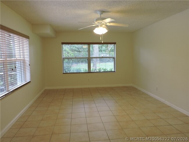 Building Photo - 2865 SW Lakemont Pl