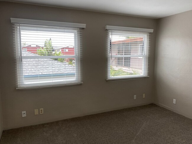 Building Photo - m529 - Mann