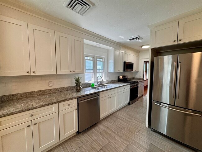 Building Photo - 253 E Squantum St