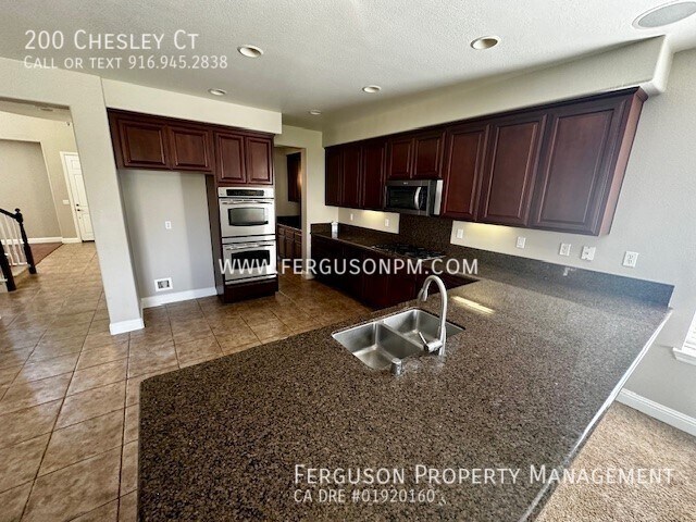 Building Photo - Fantastic Four Bedroom Home in Lincoln Cro...