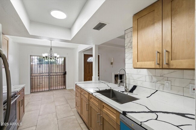 Building Photo - 5520 N 77th Pl