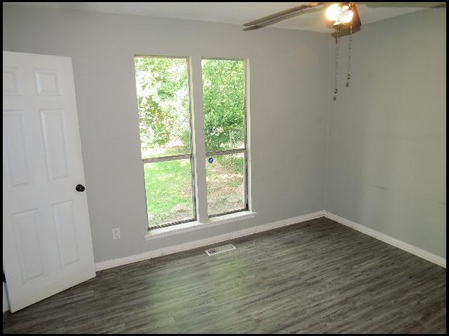 Building Photo - 1020 Towering Oaks Dr